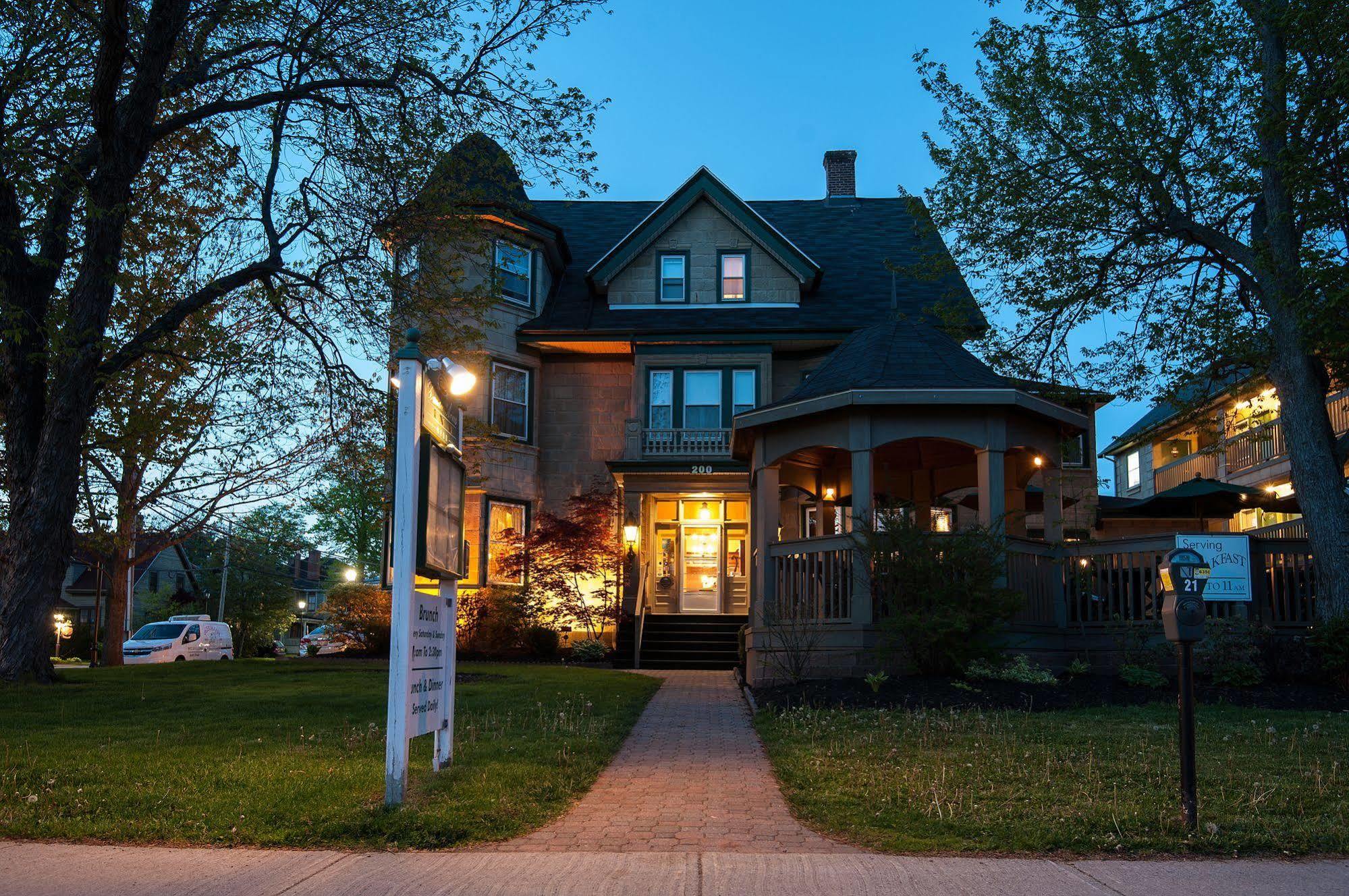Dundee Arms Inn Charlottetown Exteriör bild